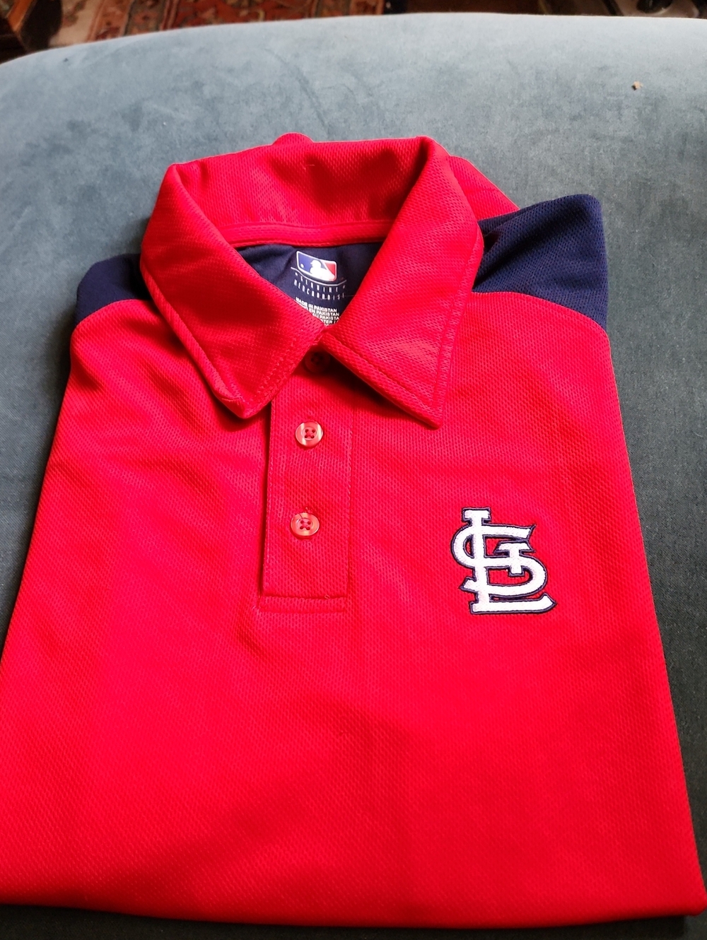St. Louis Cardinals Mens Red Polo Shirt with Embroidered Team Logo. Size M